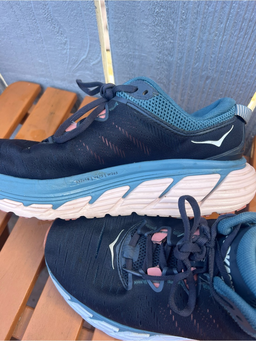 Hoka Women's Gaviota 3 Blue Running Shoes with Pink Accents - Women’s 8 - Picture 2 of 4